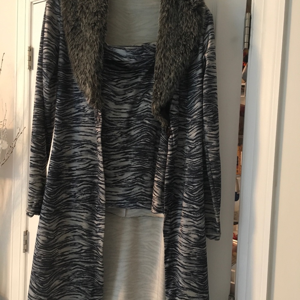 A unique   set  2  lightweight coat and tank top